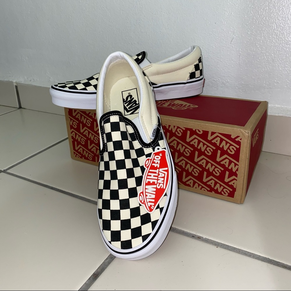 9.5 MENS classic slip on vans - b&w checkered